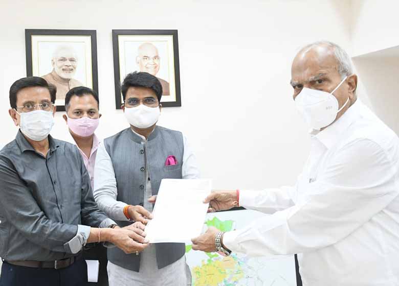 PGSC Chairman submits memorandum to Governor for declaring cow as National Animal