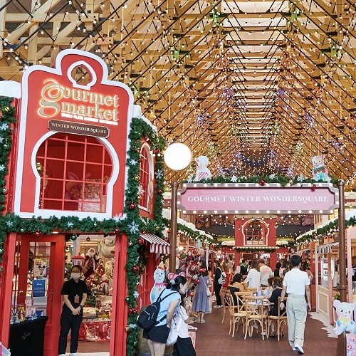 30575_EM_DISTRICT_holidayseason_1