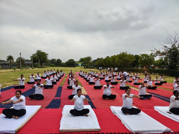 32338_Yoga_Day_AIPL_dREAMCITY