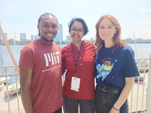 32911_Ms_Vidya_with_Researchers_at_MIT