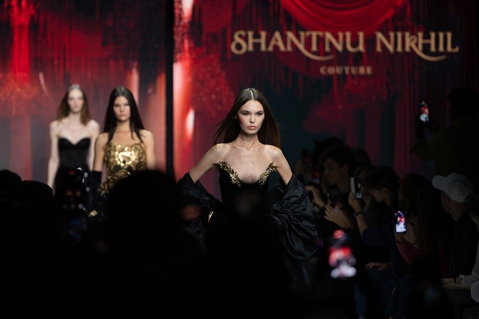 33238_Shantnu_Nikhil_Moscow