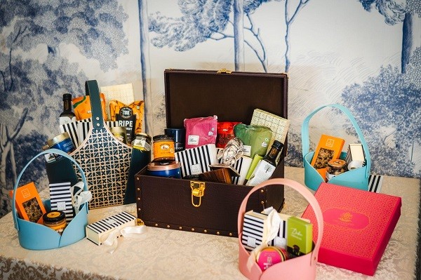 33483_TheClaridges_gifting_2025_PR