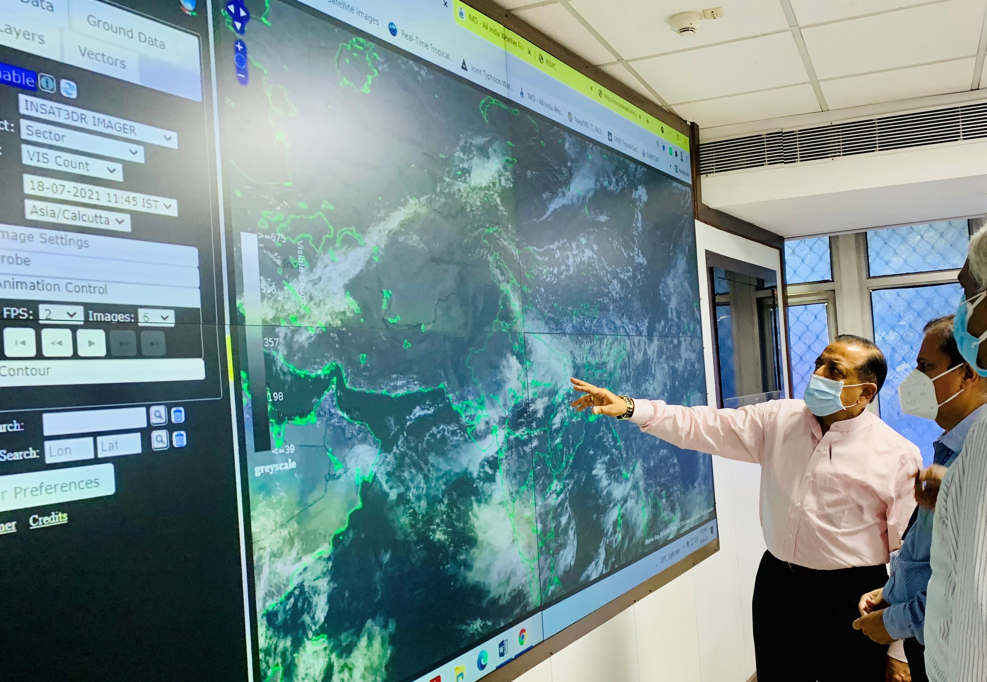 Union Minister Dr. Jitendra Singh visits Mausam Bhavan, reviews Monsoon trends at IMD Headquarters Union Minister Dr. Jitendra Singh visits Mausam Bhavan, reviews Monsoon trends at IMD Headquarters