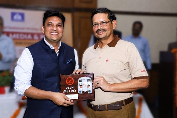 Anuj Dayal, Principal Executive Director (CC), Delhi Metro Felicitates Sarvesh Tiwari, Founder and MD, PR Professionals on National PR Day Anuj Dayal, Principal Executive Director (CC), Delhi Metro Felicitates Sarvesh Tiwari, Founder and MD, PR Professionals on National PR Day