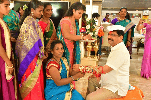 A Unique Raksha Bandhan: Thousands of Sisters Tie Rakhi to Brother Nilesh Sambare in Palghar District A Unique Raksha Bandhan: Thousands of Sisters Tie Rakhi to Brother Nilesh Sambare in Palghar District