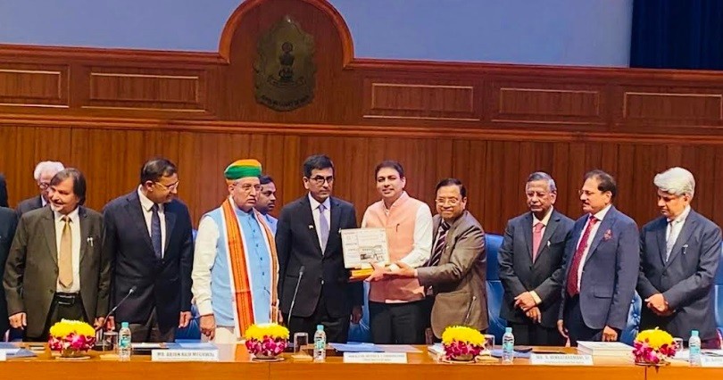 Chief Justice of India D.Y. Chandrachud Presents Certificate of Honour to Advocate Dr. Vivek Singh for his Pioneering Legal Contributions Chief Justice of India D.Y. Chandrachud Presents Certificate of Honour to Advocate Dr. Vivek Singh for his Pioneering Legal Contributions