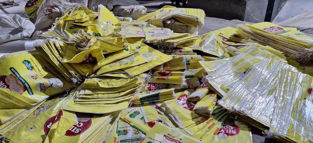 Silver Coin Atta Cracks Down on Counterfeit Threat: Seizes Tons of Adulterated Wheat Flour in Maharashtra and Gujarat Silver Coin Atta Cracks Down on Counterfeit Threat: Seizes Tons of Adulterated Wheat Flour in Maharashtra and Gujarat