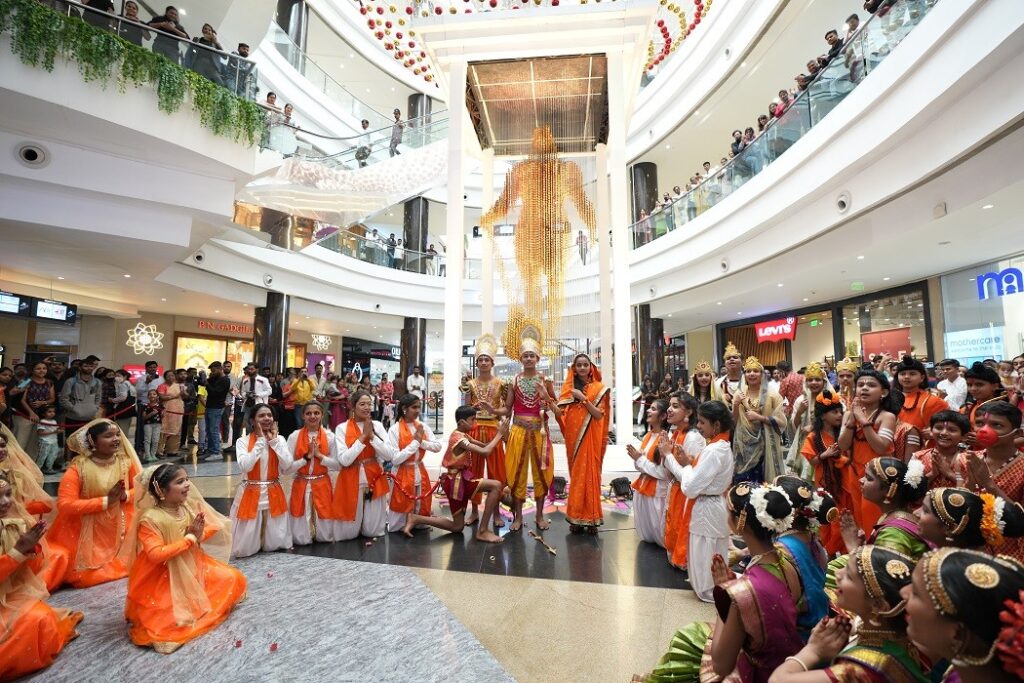 Phoenix Marketcity, Pune Unveils Majestic 25-Foot Lord Hanuman Sculpture Titled Divine Vibrations in Commemoration of Ram Mandir Inauguration Phoenix Marketcity, Pune Unveils Majestic 25-Foot Lord Hanuman Sculpture Titled Divine Vibrations in Commemoration of Ram Mandir Inauguration