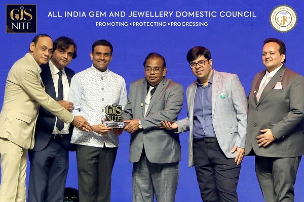 Kirtilals Director, Suraj Shantakumar Honoured as “Icon of the Jewellery Industry 2024” at GJS Nite Kirtilals Director, Suraj Shantakumar Honoured as “Icon of the Jewellery Industry 2024” at GJS Nite