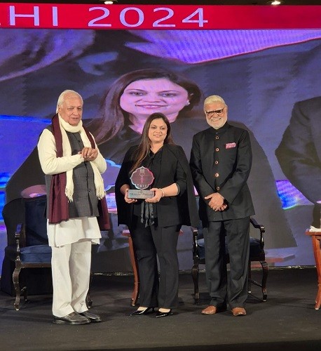 Poonam Sharma of Accurate Group Honoured with Devi Award for Excellence in Education Poonam Sharma of Accurate Group Honoured with Devi Award for Excellence in Education