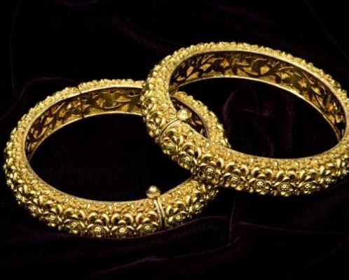 Understanding the Daily Gold Price Fluctuations and Gold Loans in India with Bajaj Finance Understanding the Daily Gold Price Fluctuations and Gold Loans in India with Bajaj Finance
