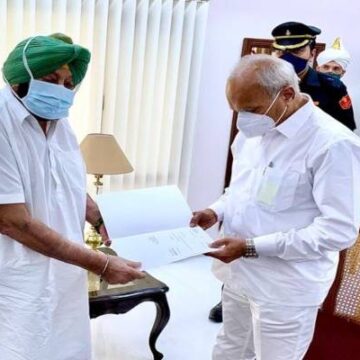कैप्टन अमरिंदर सिंह ने दिया इस्तीफा, कहा- जिसे चाहो उसे CM बनाओ कैप्टन अमरिंदर सिंह ने दिया इस्तीफा, कहा- जिसे चाहो उसे CM बनाओ