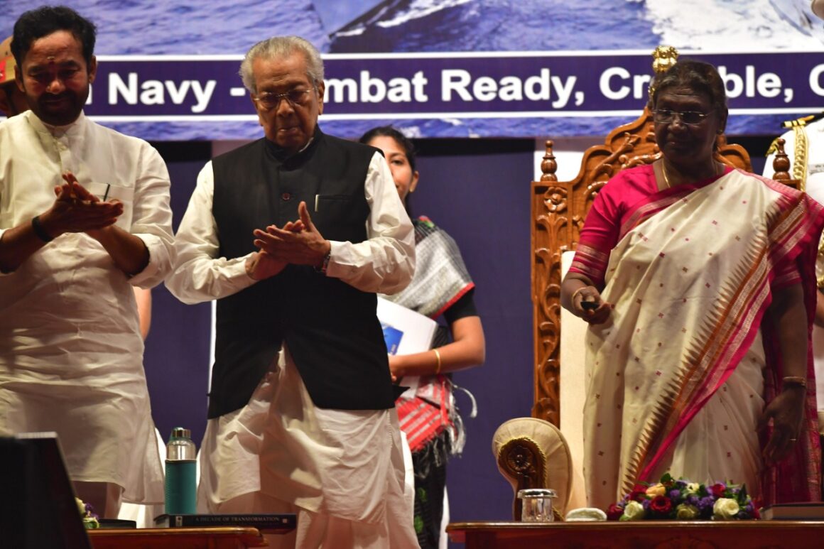 President of India Witnesses Operational Demonstration By Indian Navy at Visakhapatnam on The Navy Day