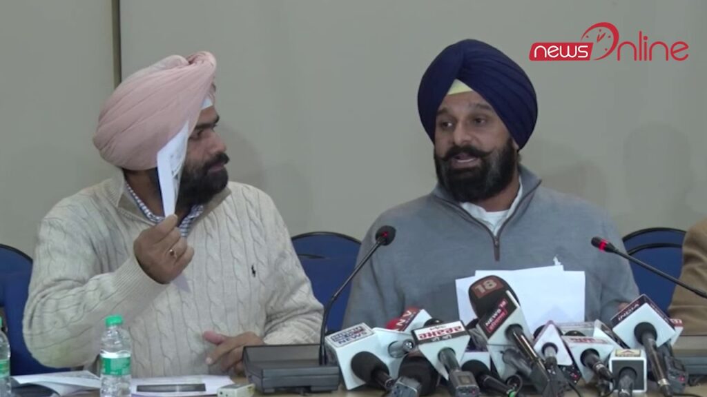 Neta Bikram Singh Majithia Ne Kal Akaalee Sarpanch Ki Hatya Par Bayan Diya Neta Bikram Singh Majithia Ne Kal Akaalee Sarpanch Ki Hatya Par Bayan Diya