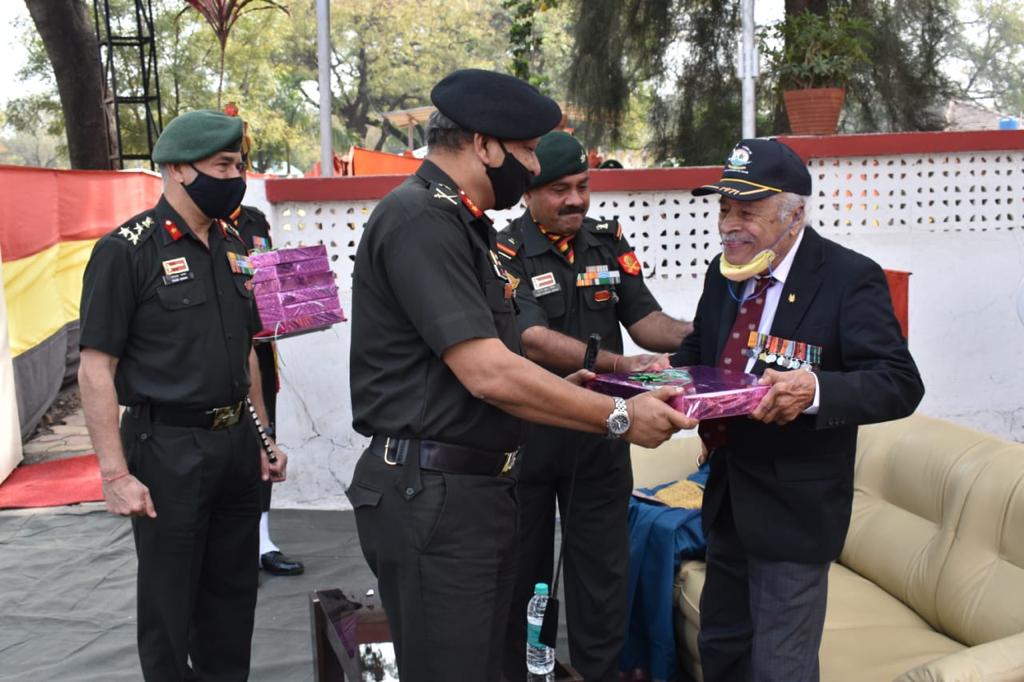 Swarnim Vijay Varsh Celebrations at Ahmednagar: 1971 War Veterans and Veer Nari Felecitated Swarnim Vijay Varsh Celebrations at Ahmednagar: 1971 War Veterans and Veer Nari Felecitated