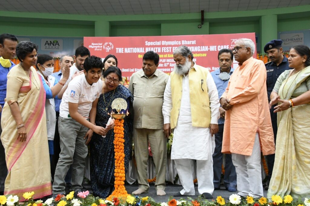 हमें दिव्यांगजनों को अपनी ओर से पूरा सहयोग करना चाहिए – अनिल विज हमें दिव्यांगजनों को अपनी ओर से पूरा सहयोग करना चाहिए – अनिल विज