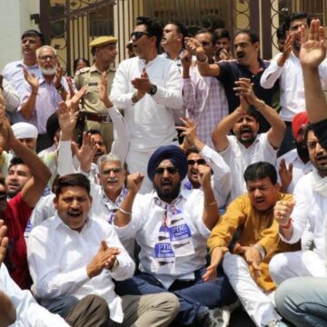AAP holds protests against ECI for delay in Assembly election in J&K