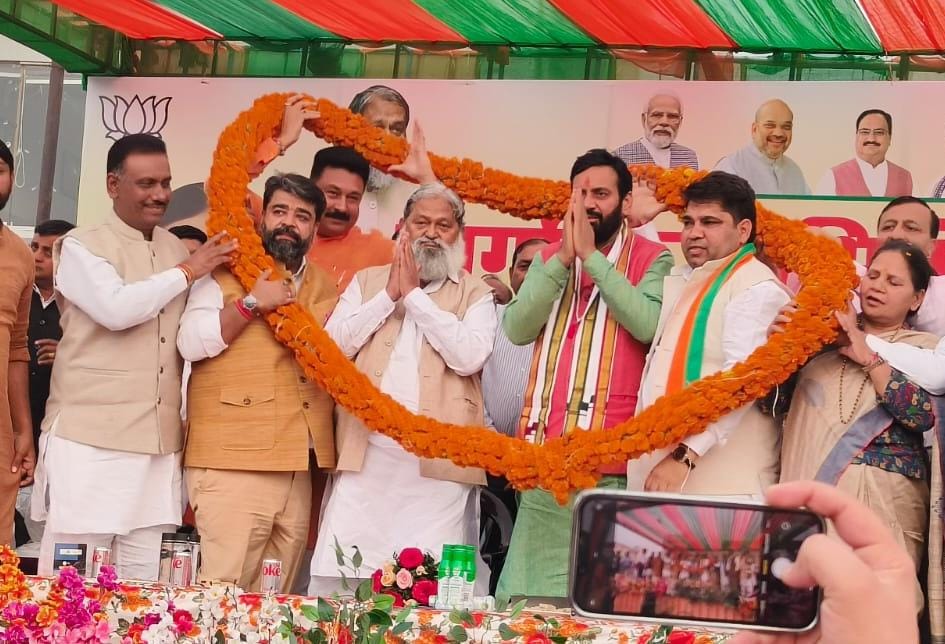गृह मंत्री अनिल विज से भाजपा प्रदेशाध्यक्ष नायब सिंह सैनी ने की शिष्टाचार भेंटवार्ता गृह मंत्री अनिल विज से भाजपा प्रदेशाध्यक्ष नायब सिंह सैनी ने की शिष्टाचार भेंटवार्ता