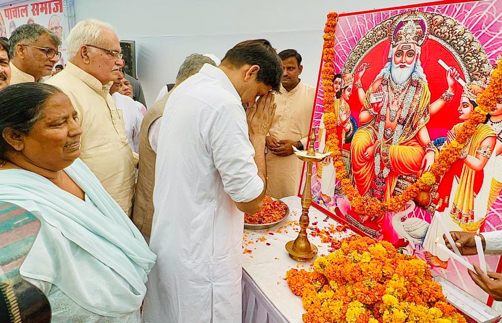 कामगार या शिल्पकार के बगैर विकास असंभव – दीपेंद्र हुड्डा कामगार या शिल्पकार के बगैर विकास असंभव – दीपेंद्र हुड्डा