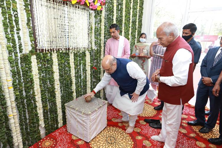 Union Home and Cooperation Minister Shri Amit Shah inaugurated the new office of Housing Board Union Home and Cooperation Minister Shri Amit Shah inaugurated the new office of Housing Board