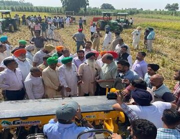 Dr. Abhilaksh Likhi, Addl Secretary, Ministry of Agriculture & Farmers Welfare, attends a farm demonstration on crop residue management