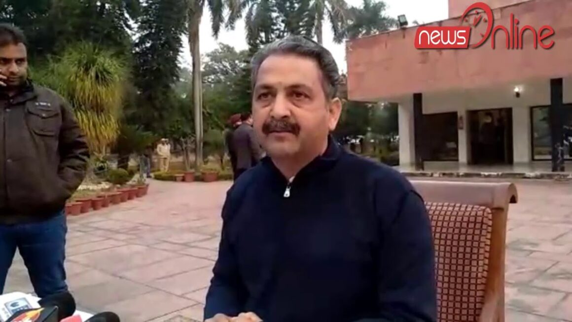 पंजाब कैबिनेट की बैठक की जानकारी देते हुए शिक्षा मंत्री विजय इंदर सिंगला पंजाब कैबिनेट की बैठक की जानकारी देते हुए शिक्षा मंत्री विजय इंदर सिंगला