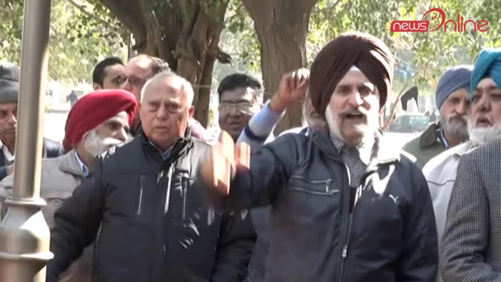 ਪੰਜਾਬ ਦੇ ਸੇਵਾਮੁਕਤ ਪੈਨਸ਼ਨਰਾਂ ਨੇ ਚੰਡੀਗੜ੍ਹ ਵਿੱਚ ਭੁੱਖ ਹੜਤਾਲ ਜਾਰੀ ਰੱਖੀ ਪੰਜਾਬ ਦੇ ਸੇਵਾਮੁਕਤ ਪੈਨਸ਼ਨਰਾਂ ਨੇ ਚੰਡੀਗੜ੍ਹ ਵਿੱਚ ਭੁੱਖ ਹੜਤਾਲ ਜਾਰੀ ਰੱਖੀ