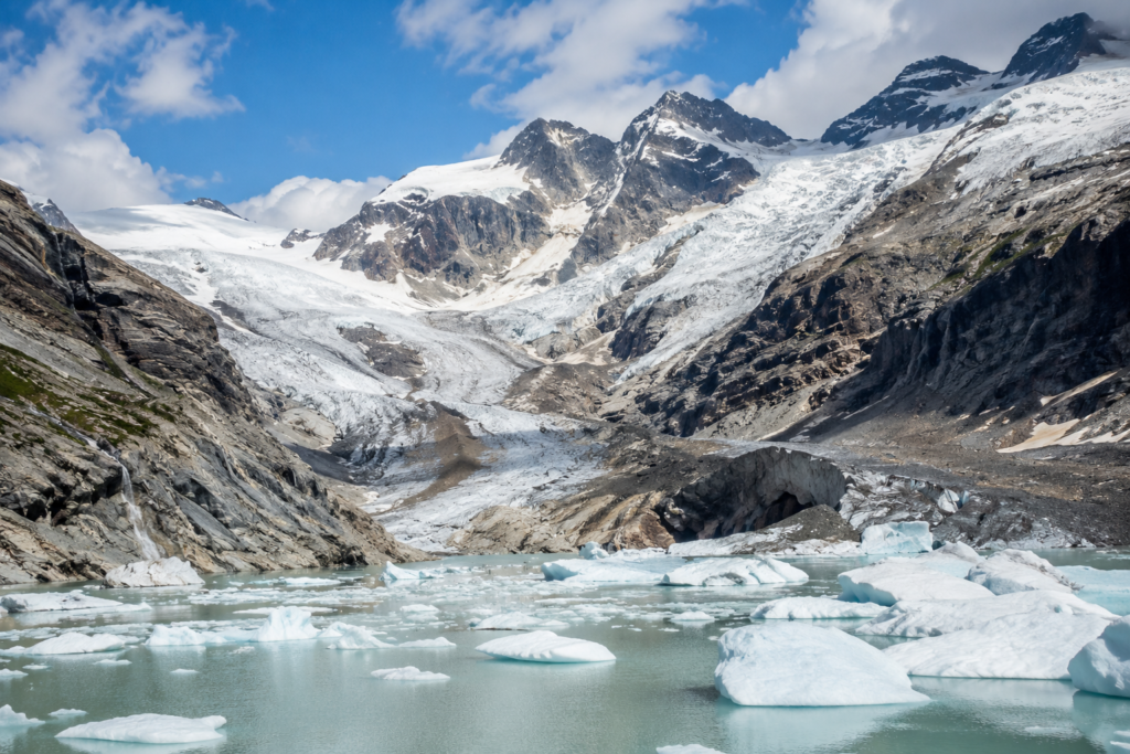 Switzerland’s Glaciers Face Massive Ice Loss as Extreme Heat Accelerates Melting