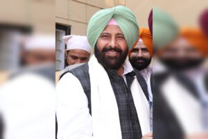 Punjab BJP President Keval Singh Dhillon receives a warm welcome from party workers and supporters during his visit to Amritsar.