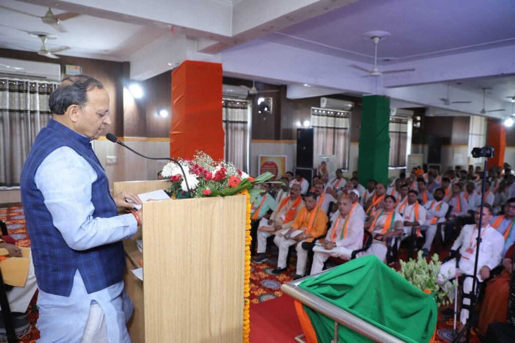 WhatsApp Image 2026-05-30 at 20.09.44 प्रशिक्षण से कार्यकर्ताओं में नेतृत्व क्षमता का विकास होता है: राष्ट्रीय महामंत्री अरूण सिंहप्रशिक्षण से कार्यकर्ताओं का व्यक्तित्व निखरता है और संगठनात्मक क्षमता कई गुना बढ़ती है: अरुण सिंहकार्यकर्ताओं के समर्पण, परिश्रम से भाजपा आज विश्व की सबसे बड़ी राजनीतिक पार्टी के रूप में स्थापित हुई है: अरूण सिंहप्रधानमंत्री नरेंद्र मोदी के नेतृत्व में देश में राजनीतिक और विकासात्मक परिवर्तन आया हैफरीदाबाद महानगर जिला वर्ग प्रशिक्षण कार्यक्रम राष्ट्रीय महामंत्री ने मोदी और नायब सरकार की योजनाओं को जन-जन तक पहुंचाने का आह्वान किया