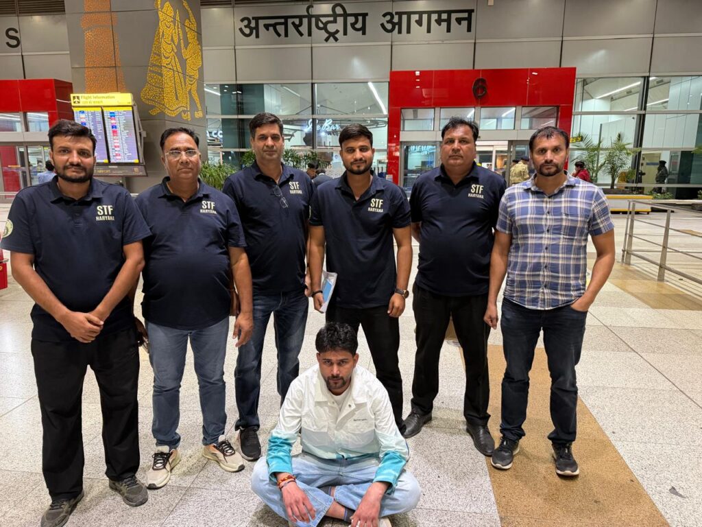 WhatsApp Image 2026-06-12 at 3.17.49 PM एसटीएफ हरियाणा द्वारा साइप्रस से गैंगस्टर दिनेश उर्फ मिट्टू की डिपोर्टेशन, संगठित अपराध नेटवर्क पर बड़ी कार्रवाई