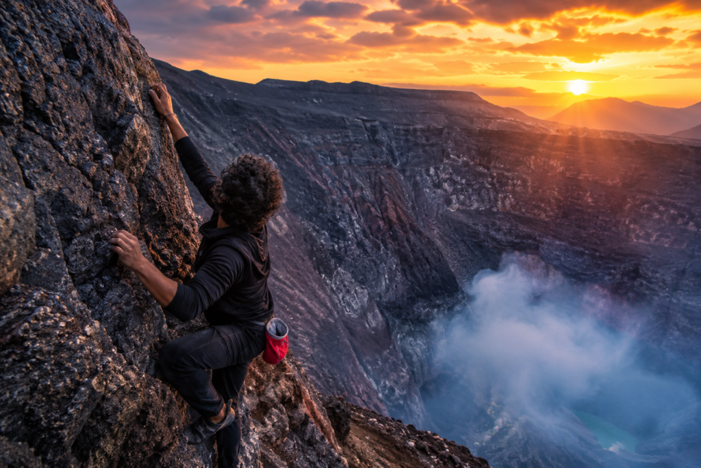 Yemeni Climber Known as ‘Spider-Man’ Dies in Volcanic Crater Accident