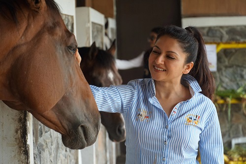 Bollywood Star Bhagyashree Supports World Animal Protection's Call to End Elephant Rides at Amer Fort in Jaipur Bollywood Star Bhagyashree Supports World Animal Protection's Call to End Elephant Rides at Amer Fort in Jaipur