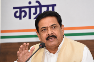 Congress leader Satpal Kaushik speaking at a press conference about the regularization of guest teachers.